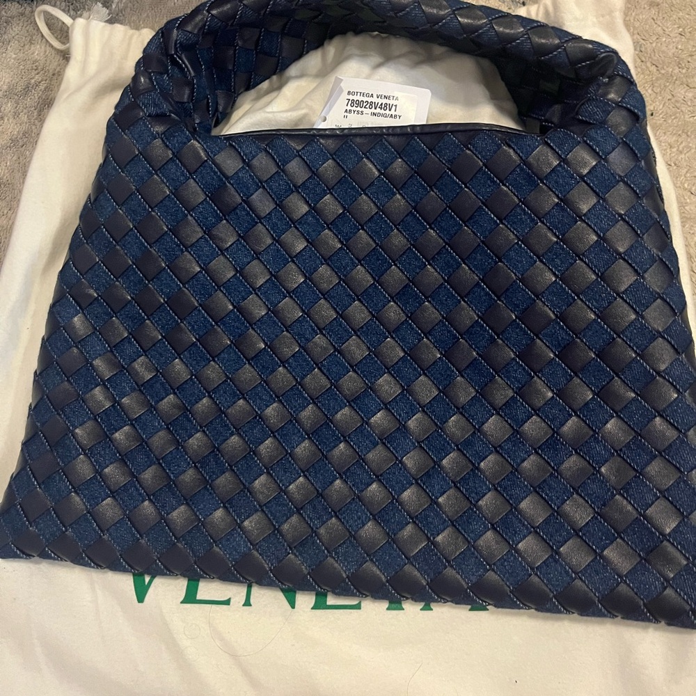 BOTTEGA LOOP BAG